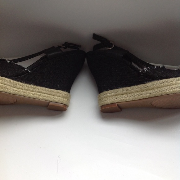 Brand new guess sandals. - Picture 5 of 5